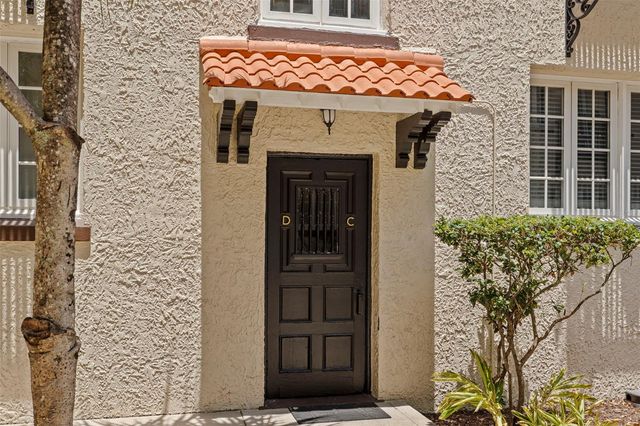 2117 W DEKLE AVENUE D2, Tampa, FL 33606
