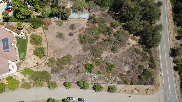 1986 Via Rancho Pkwy, Escondido, CA 92029