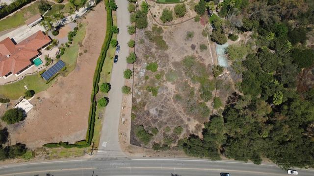 1986 Via Rancho Pkwy, Escondido, CA 92029