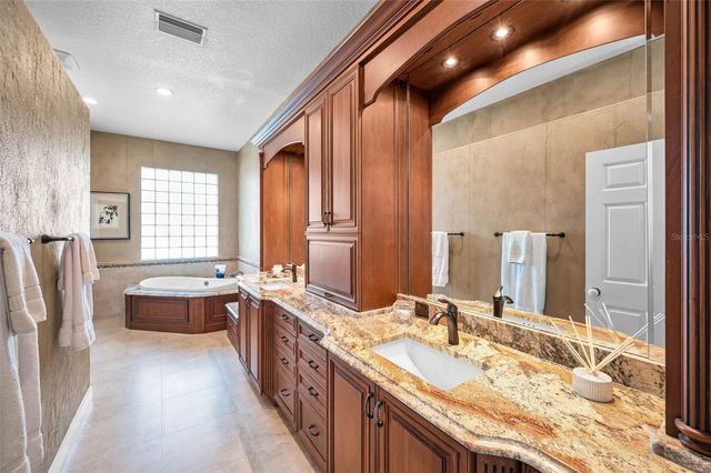 30 TURTLE CREEK CIRCLE, Oldsmar, FL 34677