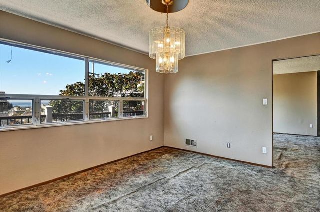 470 Pacific Avenue, Pacifica, CA 94044