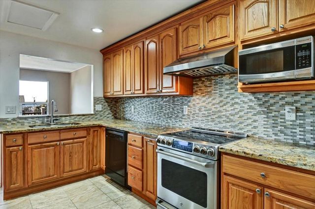 470 Pacific Avenue, Pacifica, CA 94044