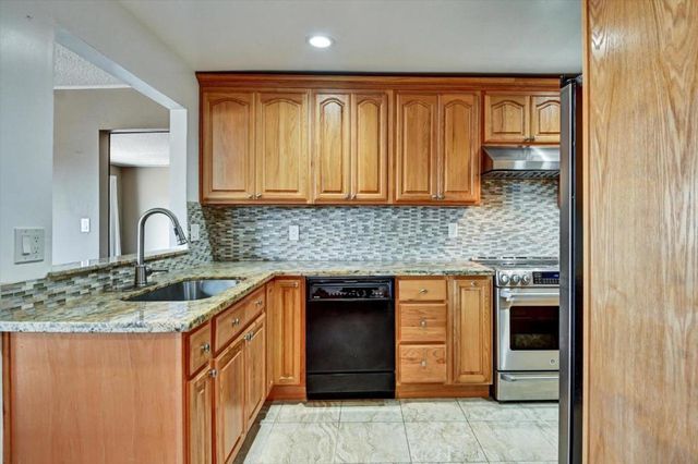 470 Pacific Avenue, Pacifica, CA 94044