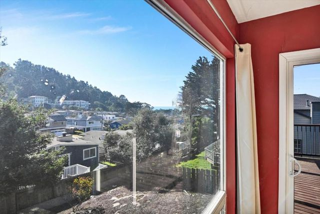 470 Pacific Avenue, Pacifica, CA 94044