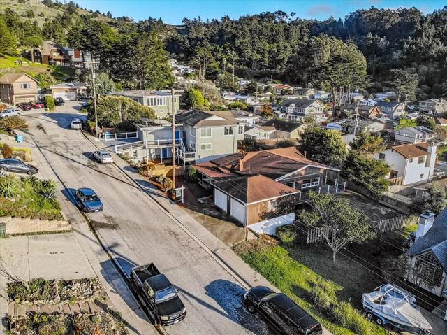 470 Pacific Avenue, Pacifica, CA 94044