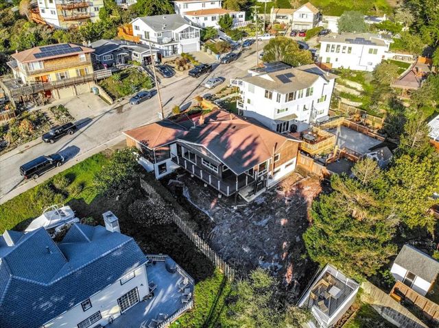 470 Pacific Avenue, Pacifica, CA 94044