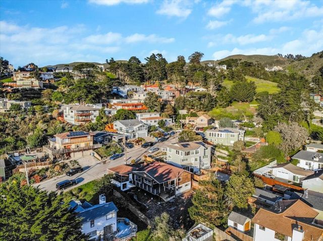 470 Pacific Avenue, Pacifica, CA 94044