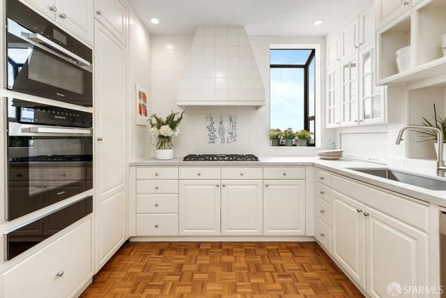 69 Telegraph Place, San Francisco, CA 94133