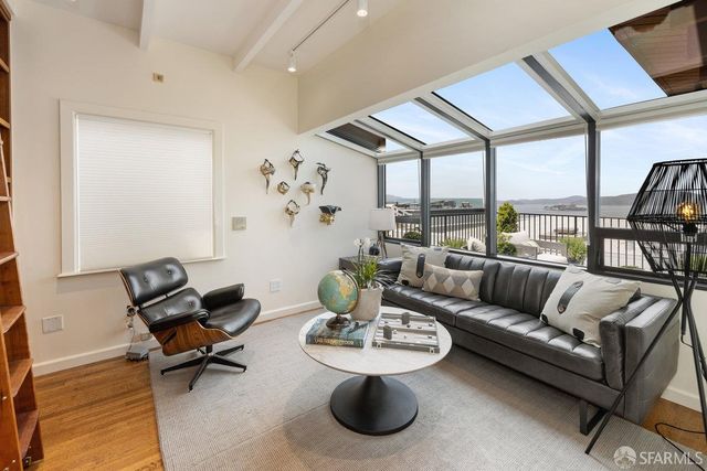 69 Telegraph Place, San Francisco, CA 94133