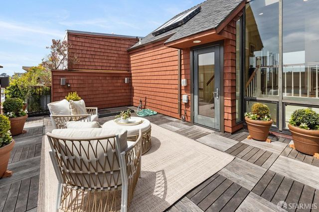 69 Telegraph Place, San Francisco, CA 94133