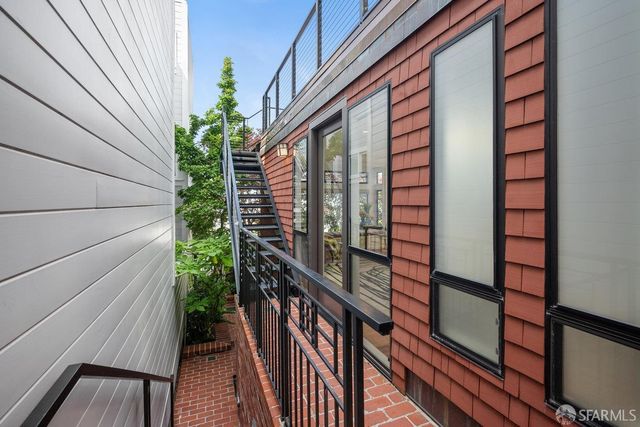 69 Telegraph Place, San Francisco, CA 94133