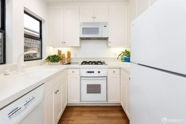 69 Telegraph Place, San Francisco, CA 94133