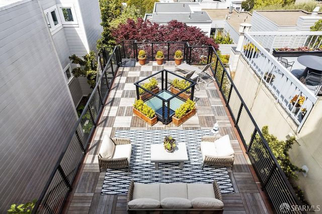 69 Telegraph Place, San Francisco, CA 94133