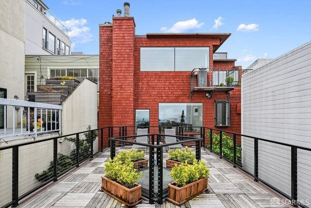 69 Telegraph Place, San Francisco, CA 94133