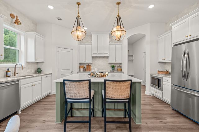 602 Sterling Drive, Benbrook, TX 76126