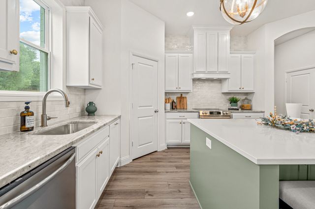 602 Sterling Drive, Benbrook, TX 76126
