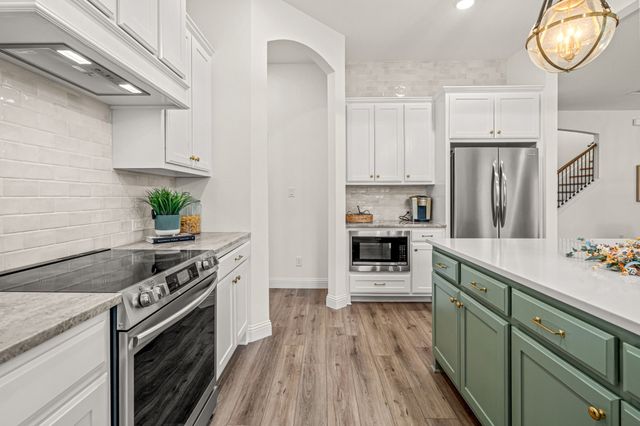 602 Sterling Drive, Benbrook, TX 76126