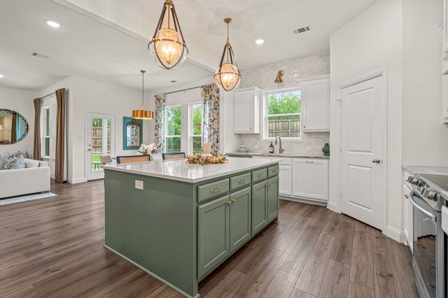602 Sterling Drive, Benbrook, TX 76126