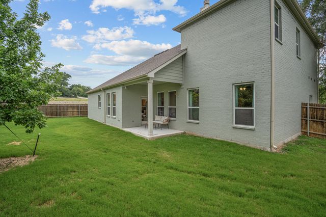 602 Sterling Drive, Benbrook, TX 76126