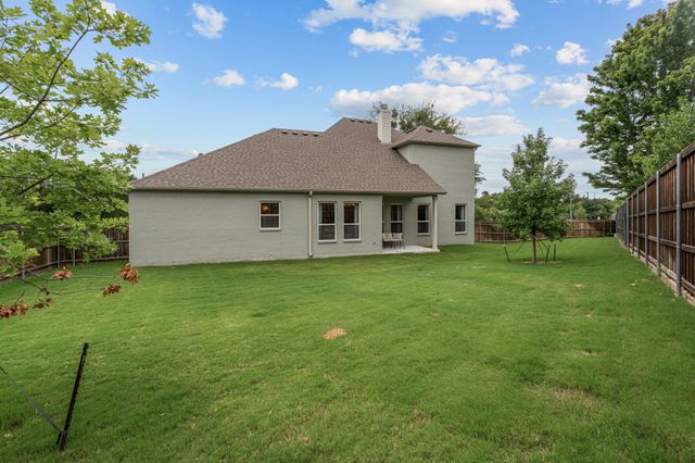 602 Sterling Drive, Benbrook, TX 76126