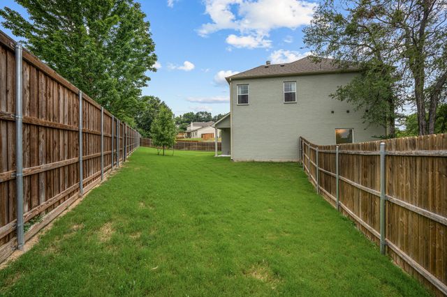 602 Sterling Drive, Benbrook, TX 76126