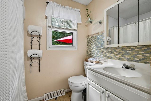 12 Barnard Rd, Lawrence, MA 01843