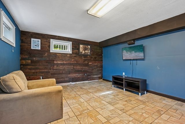 12 Barnard Rd, Lawrence, MA 01843