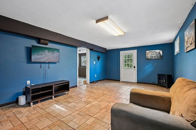 12 Barnard Rd, Lawrence, MA 01843