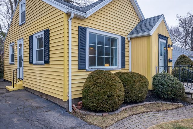 312 Brockley Road, Irondequoit, NY 14609