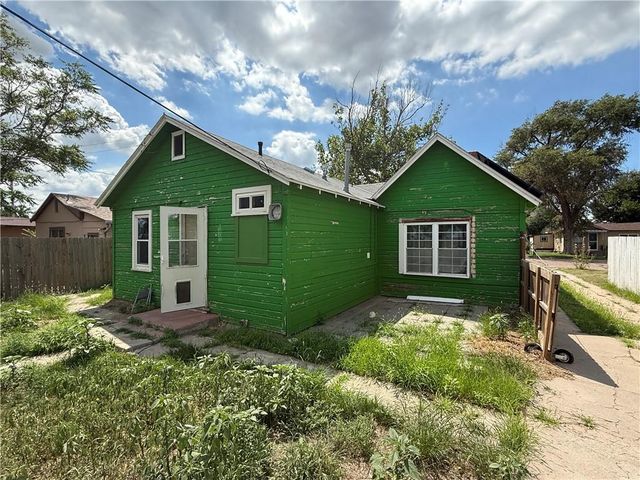 206 First Street, Garden City, KS 67846