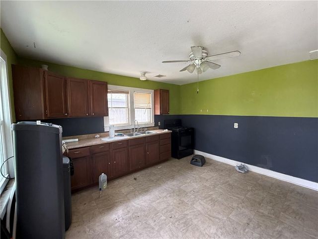 206 First Street, Garden City, KS 67846