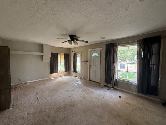 206 First Street, Garden City, KS 67846