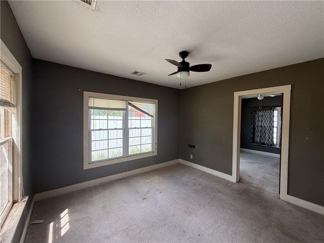 206 First Street, Garden City, KS 67846