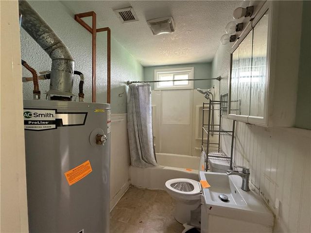 206 First Street, Garden City, KS 67846