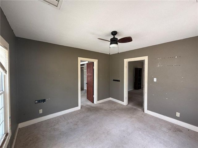 206 First Street, Garden City, KS 67846