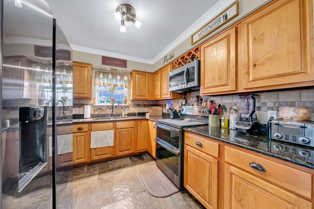 182 Shalako Dr, Kerrville, TX 78028