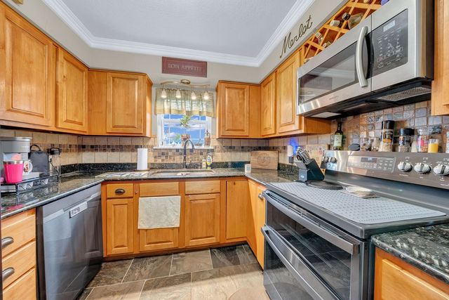 182 Shalako Dr, Kerrville, TX 78028