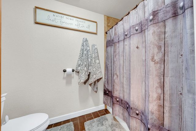 182 Shalako Dr, Kerrville, TX 78028