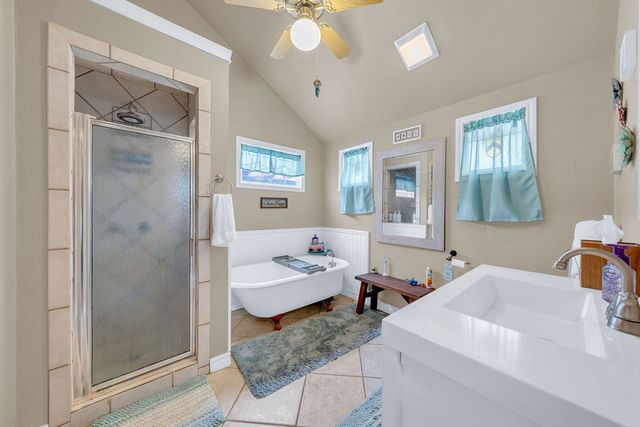 182 Shalako Dr, Kerrville, TX 78028