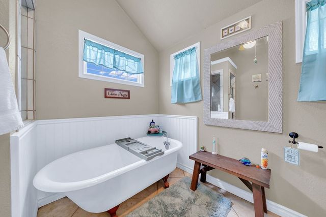 182 Shalako Dr, Kerrville, TX 78028