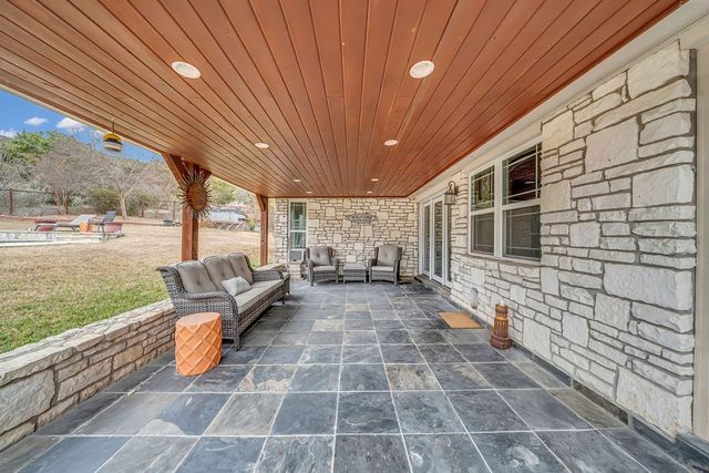 182 Shalako Dr, Kerrville, TX 78028