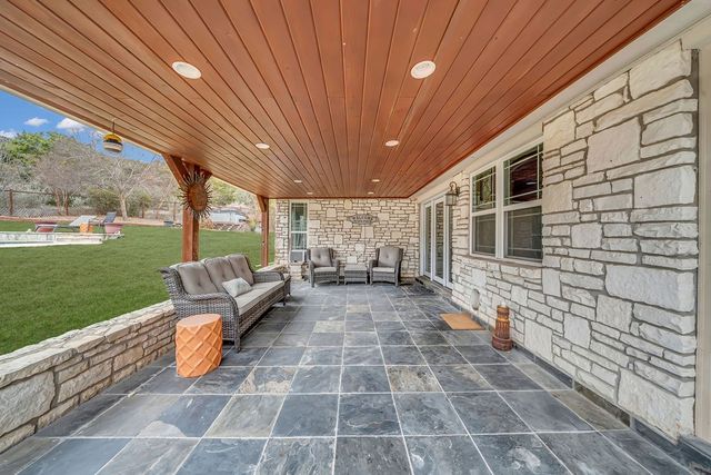 182 Shalako Dr, Kerrville, TX 78028