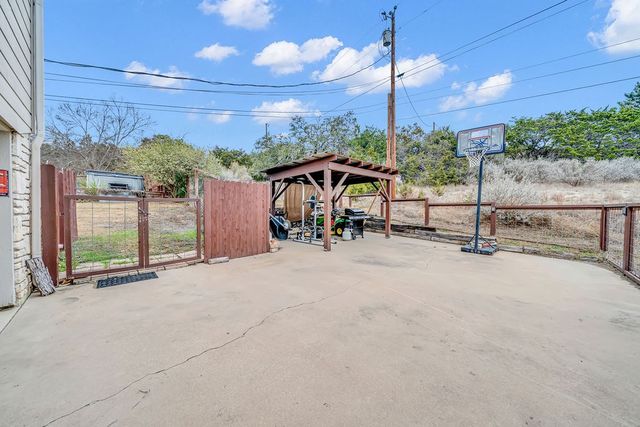 182 Shalako Dr, Kerrville, TX 78028