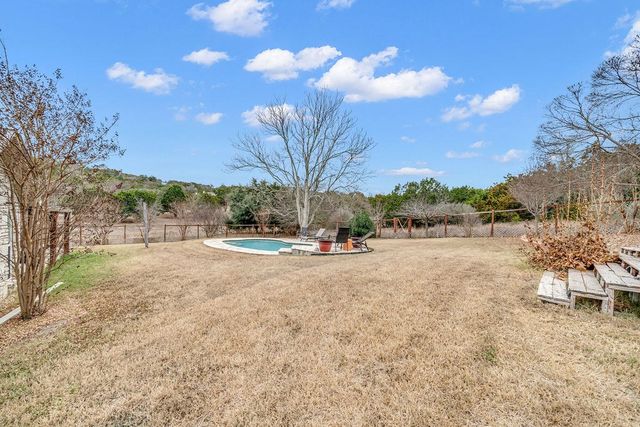 182 Shalako Dr, Kerrville, TX 78028