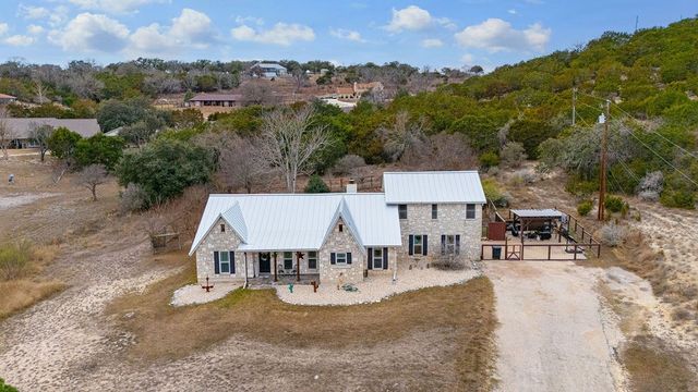 182 Shalako Dr, Kerrville, TX 78028