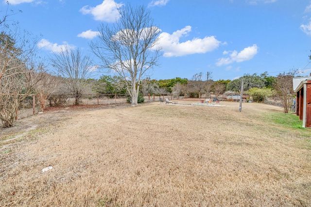182 Shalako Dr, Kerrville, TX 78028