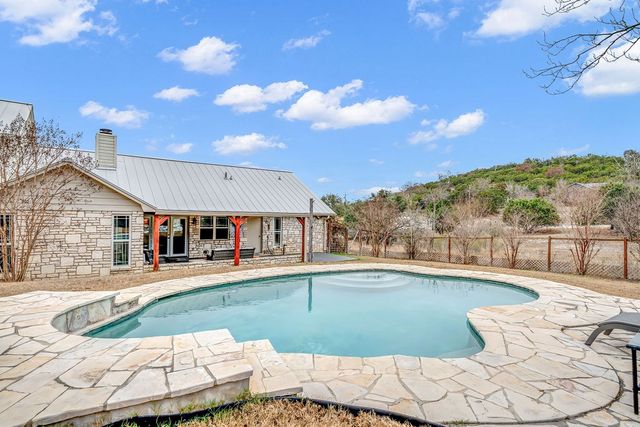 182 Shalako Dr, Kerrville, TX 78028