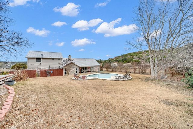 182 Shalako Dr, Kerrville, TX 78028