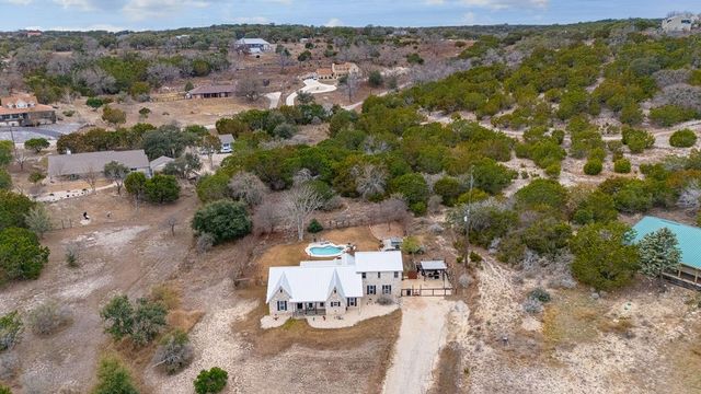 182 Shalako Dr, Kerrville, TX 78028