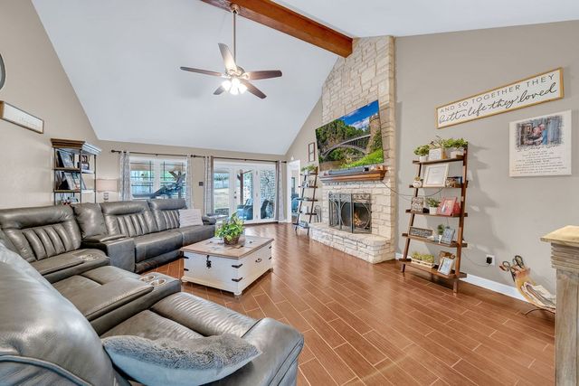 182 Shalako Dr, Kerrville, TX 78028